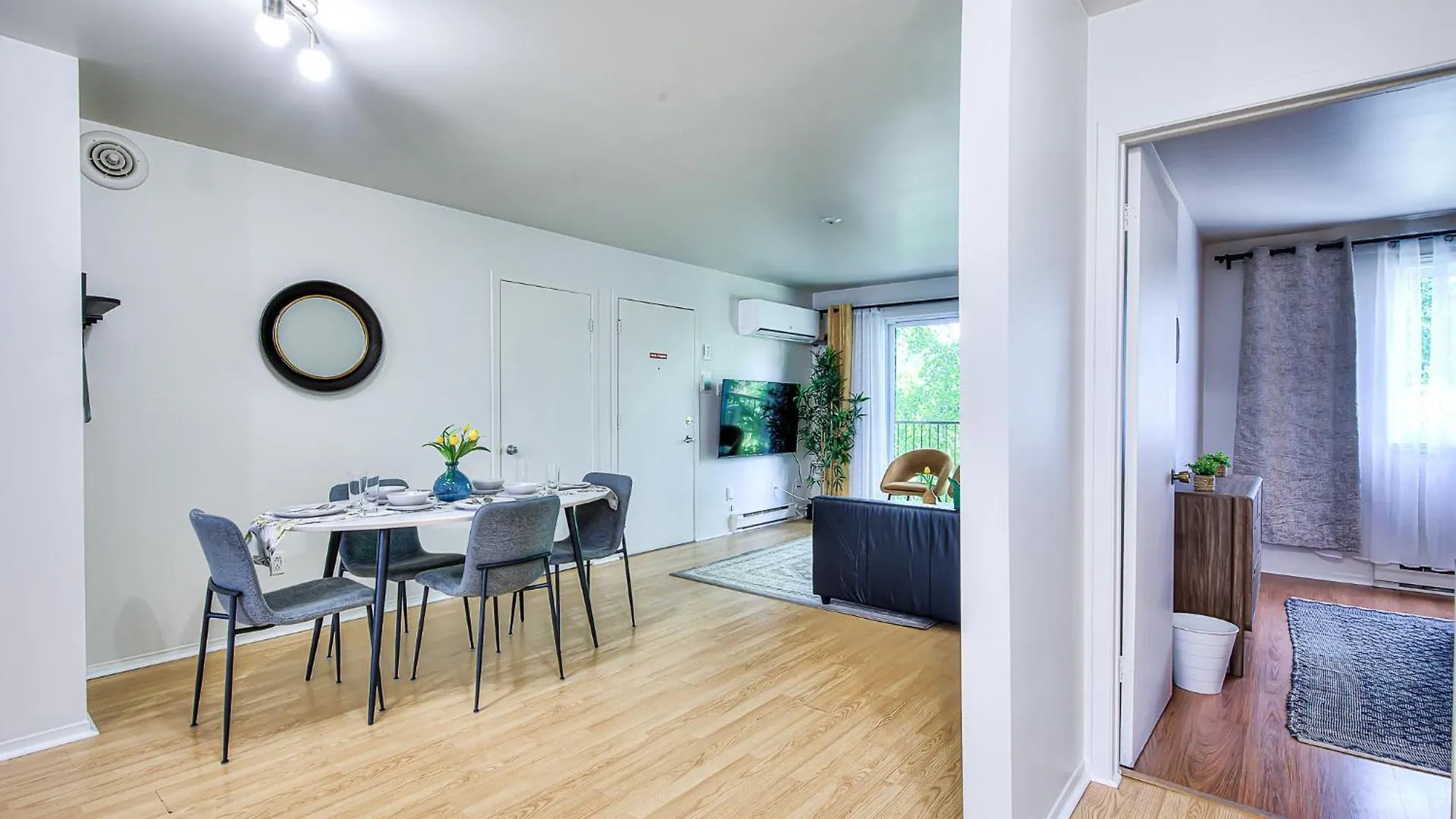 Apartment Rue Berri & Downtown Village Destination Montreal