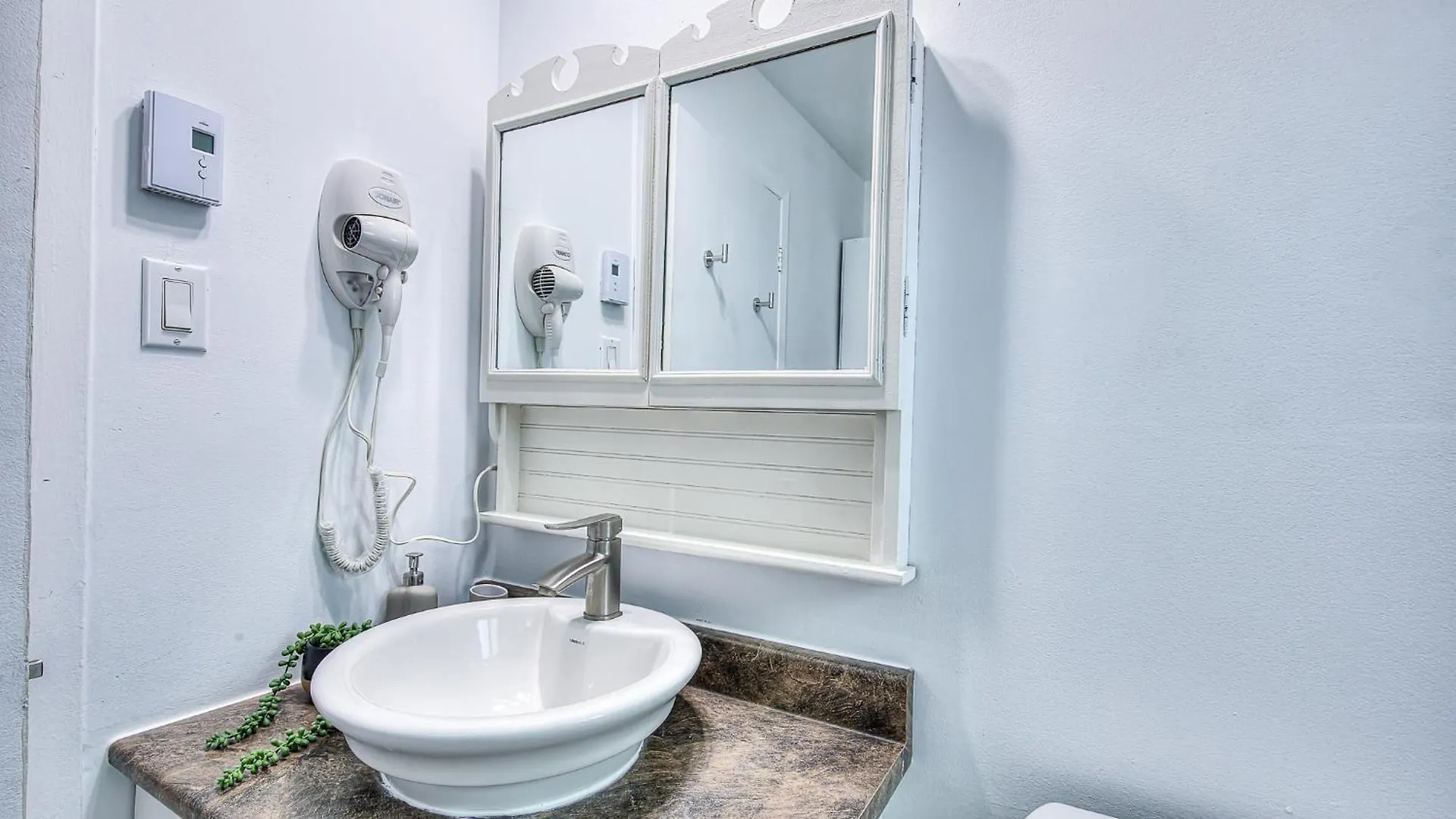 Rue Berri & Downtown Village Destination Montreal Apartment