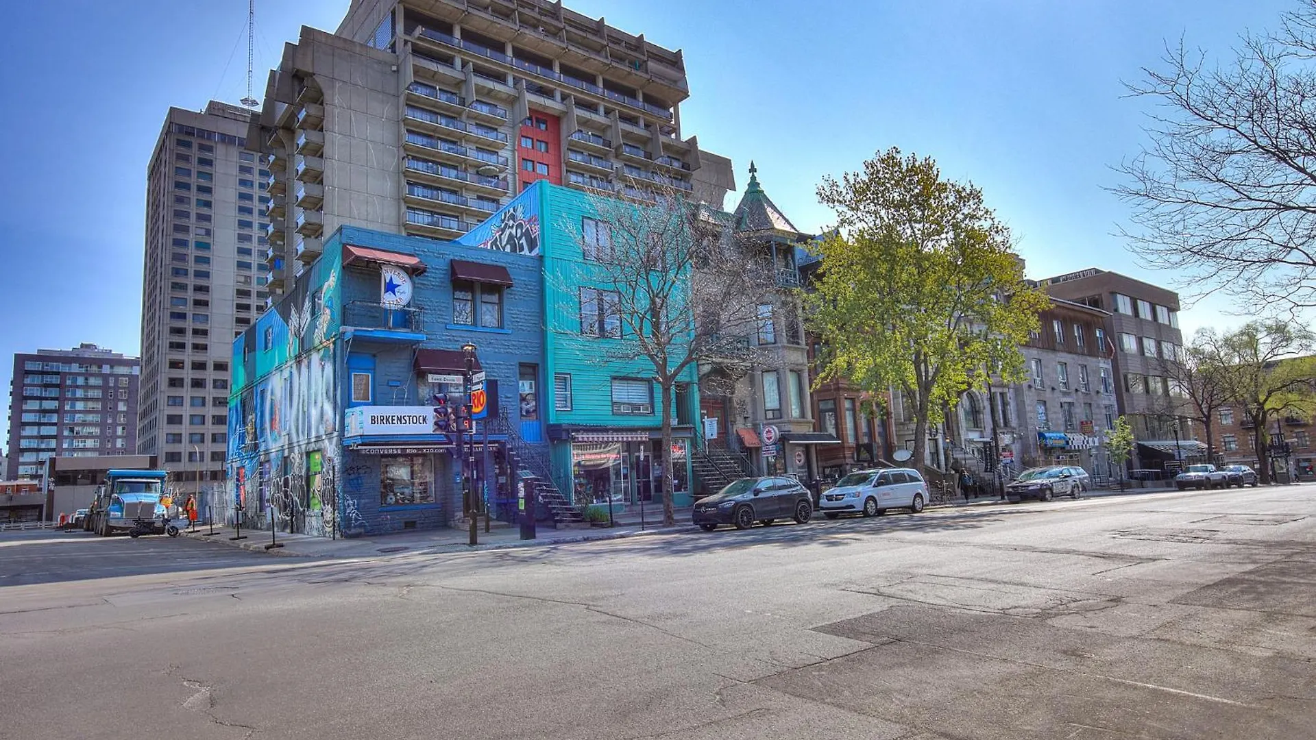 Apartment Rue Berri & Downtown Village Destination Montreal